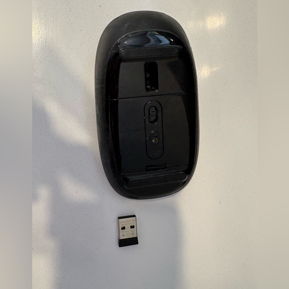 Microsoft Wireless Black Mouse - Picture 2 of 2